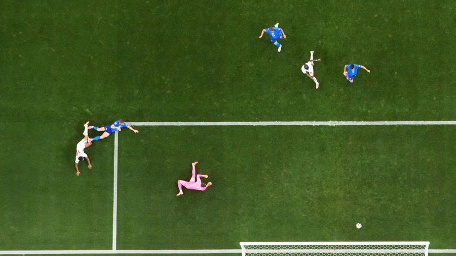 Soccer Football - FIFA World Cup 2026 - Group L - England v Croatia - Dallas Stadium, Arlington, Texas, U.S. - June 17, 2026 England's Jude Bellingham scores their third goal pas Croatia's Dominik Livakovic REUTERS/Kai Pfaffenbach     TPX IMAGES OF T