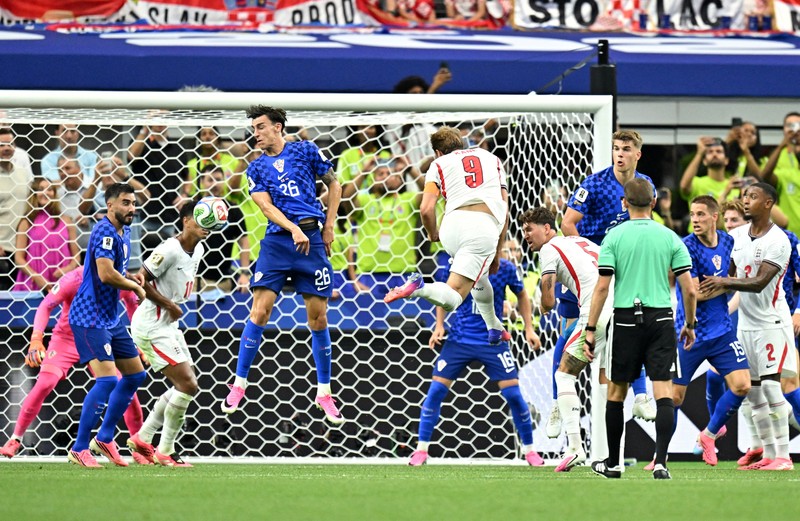 Soccer Football - FIFA World Cup 2026 - Group L - England v Croatia - Dallas Stadium, Arlington, Texas, U.S. - June 17, 2026 England's Harry Kane scores their second goal past Croatia's Dominik Livakovic REUTERS/Hannah Mckay     TPX IMAGES OF THE DAY