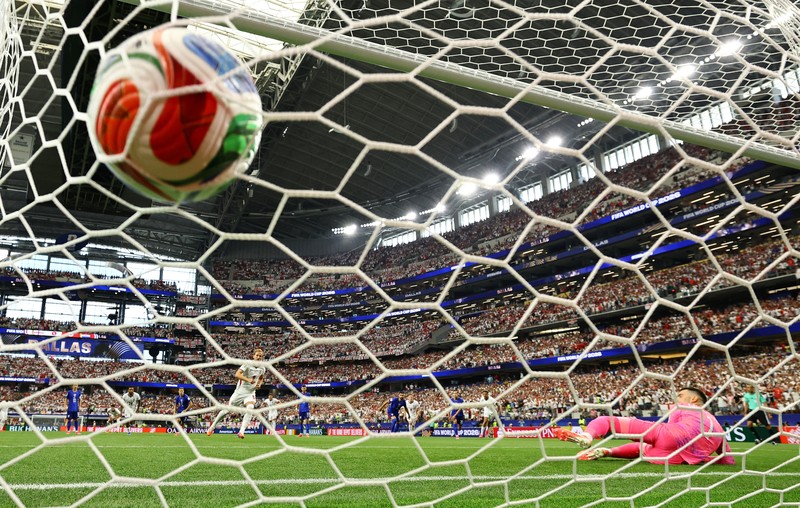 Soccer Football - FIFA World Cup 2026 - Group L - England v Croatia - Dallas Stadium, Arlington, Texas, U.S. - June 17, 2026 England's Harry Kane scores their second goal past Croatia's Dominik Livakovic REUTERS/Hannah Mckay     TPX IMAGES OF THE DAY