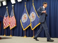 New U.S. Federal Reserve Chairman Kevin Warsh departs at the end of a press conference following a two-day meeting of the Federal Open Market Committee (FOMC), at the U.S. Federal Reserve in Washington, D.C., U.S. June 17, 2026. REUTERS/Eric Lee