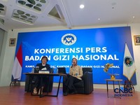 Wakil Kepala BGN sekaligus juru bicara BGN, Agustina Arumsari saat konferensi pers di kantornya, Jakarta, Kamis (18/6/2026). (CNBC Indonesia/Martyasari Rizky)