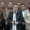 Foto: Wakil Ketua DPR Sufmi Dasco Ahmad saat menyampaikan keterangan pers di Gedung Nusantara III, Senayan, Jakarta, Kamis (18/6/2026). (Tangkapan Layar Youtube/Sin Po TV)