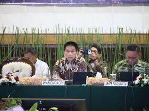 Wamendagri Tekankan Sinergi Antarwilayah untuk Kendalikan Karhutla