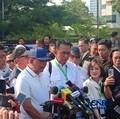 Wakil Menteri Sekretaris Negara Bambang Eko Suhariyanto dan kuasa hukum Pusat Pengelolaan Kompleks Gelora Bung Karno (PPKGBK), Chandra M. Hamzah, di Hotel Sultan, Kamis (18/6/2026). (CNBC Indonesia/Ferry Sandi)