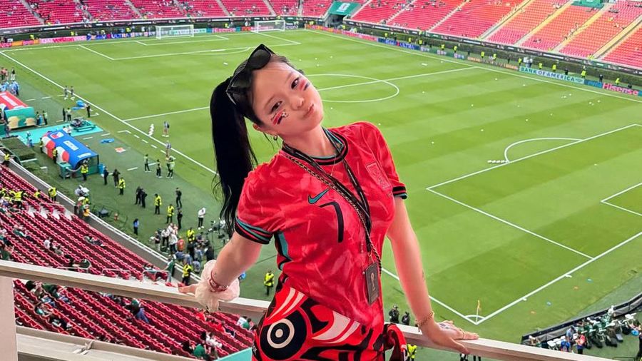 Youtuber Korea Ino Cat menonton pertandingan Piala Dunia di Meksiko. (Instagram/inocat_t)