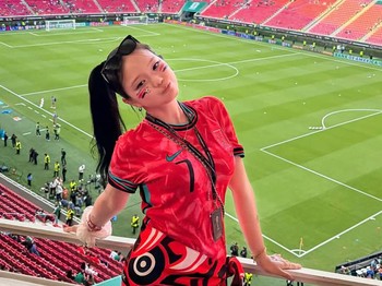 Youtuber Korea Ino Cat menonton pertandingan Piala Dunia di Meksiko. (Instagram/inocat_t)