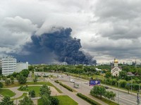 Asap mengepul setelah serangan pesawat tak berawak Ukraina dalam konflik Rusia-Ukraina di Moskow, Rusia, Kamis (18/6/2026). (SOCIAL MEDIA via REUTERS/SOCIAL MEDIA)