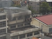 Smoke rises as students are evacuated from a primary school, after a fire broke out, in Kita city, Tokyo, Japan June 19, 2026, in this screengrab obtained from a social media video. @takanyo VIA X/via REUTERS  THIS IMAGE HAS BEEN SUPPLIED BY A THIRD