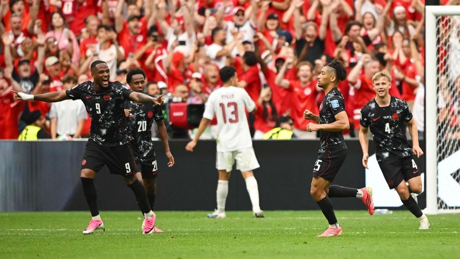 Kanada membantai Qatar dengan skor 6-0 pada laga kedua Grup B Piala Dunia 2026 di Stadion BC Place, Jumat (19/6) pagi WIB. (via Reuters/ANNE-MARIE SORVIN)