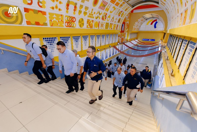 Kepala Kantor Staf Presiden Jenderal TNI (Purn) Dudung Abdurachman mengunjungi kawasan Blok M dan area konstruksi Stasiun Monas, Jakarta Pusat, Kamis (18/6/2026). (Dok. MRT)