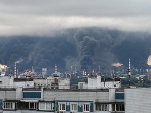 Geger Hujan Minyak Hitam di Moskow Usai Ukraina Gempur Kilang Minyak