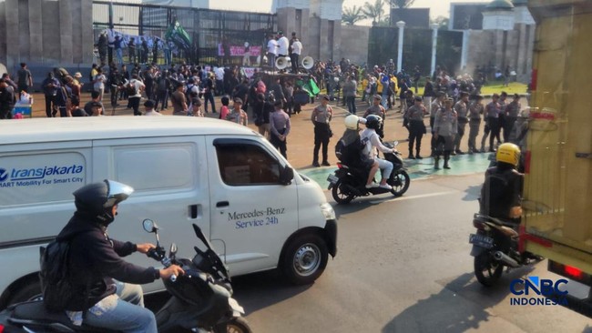 Ada Demo-Pengalihan Lalu Lintas, Transjakarta Setop Operasi Rute Ini
