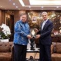 Menko Airlangga saat menerima kunjungan Duta Besar Kuwait untuk Indonesia Khalid Jassim Alyassin, di Jakarta, Rabu (17/06).