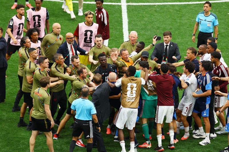 Kanada membantai Qatar dengan skor 6-0 pada laga kedua Grup B Piala Dunia 2026 di Stadion BC Place, Jumat (19/6) pagi WIB. (via Reuters/ANNE-MARIE SORVIN)