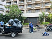 Penampakan Hotel Sultan H+1 usai diambil alih negara, Jumat (19/6/2026). (CNBC Indonesia/Elga Nurmutia)