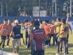 Turnamen Sepakbola Sidrap Cup Ricuh, Pemain Baku Pukul di Lapangan