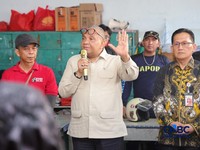Wamenaker Afriansyah Noor melakukan sidak ke PT Amos Indah Indonesia (AII) di KBN Cakung, Jakarta Utara, Kamis (18/6/2026)  (dok. Kemnaker).