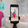 Ilustarsi melihat Tiktok. (Freepik)