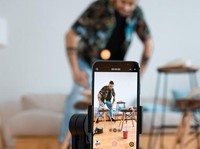 Ilustarsi melihat Tiktok. (Freepik)