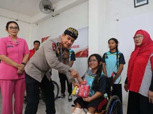 Hari Bhayangkara, Kapolda Bali Berbagi dengan Warga dan Anak-anak YPAC Bali