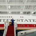 Presiden AS Donald Trump memberi isyarat saat ia meninjau pesawat VC-25B yang dihadiahkan oleh Qatar yang akan digunakan sebagai Air Force One, di Pangkalan Gabungan Andrews, Maryland, AS, Jumat (19/6/2026). (REUTERS/Elizabeth Frantz)