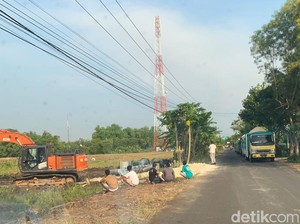 Hilir Mudik Truk Material Tandai Proyek Sumur Banyu Geni Bojonegoro