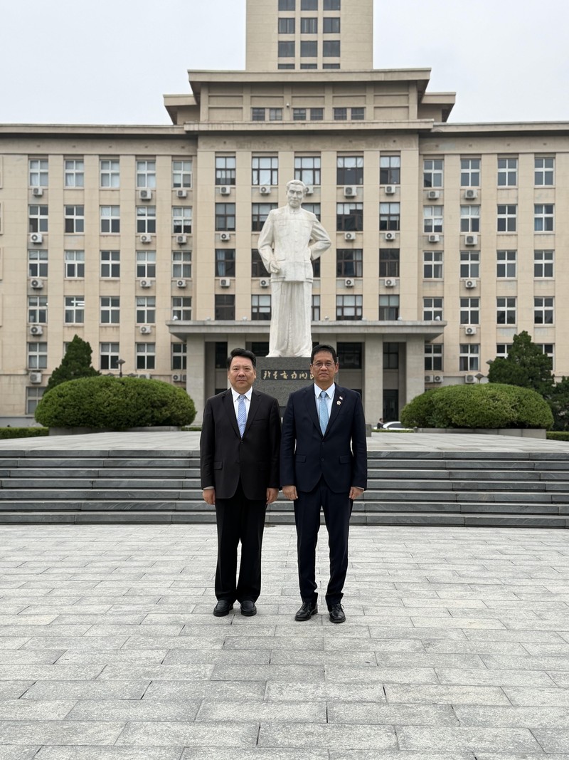 Menteri Keuangan Purbaya Yudhi Sadewa memberikan kuliah umum di Nankai University, Tianjin, China, Sabtu (20/6/2026). (Dok. Kemenkeu)