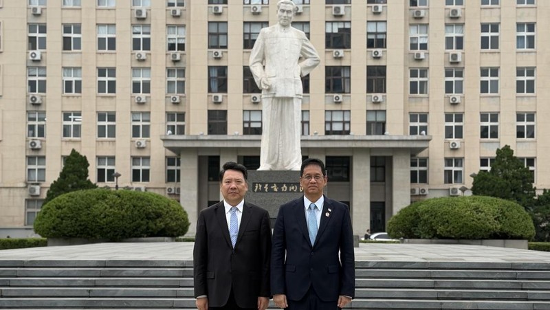 Menteri Keuangan Purbaya Yudhi Sadewa memberikan kuliah umum di Nankai University, Tianjin, China, Sabtu (20/6/2026). (Dok. Kemenkeu)