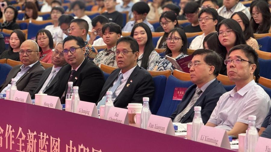 Menteri Keuangan Purbaya Yudhi Sadewa memberikan kuliah umum di Nankai University, Tianjin, China, Sabtu (20/6/2026). (Dok. Kemenkeu)