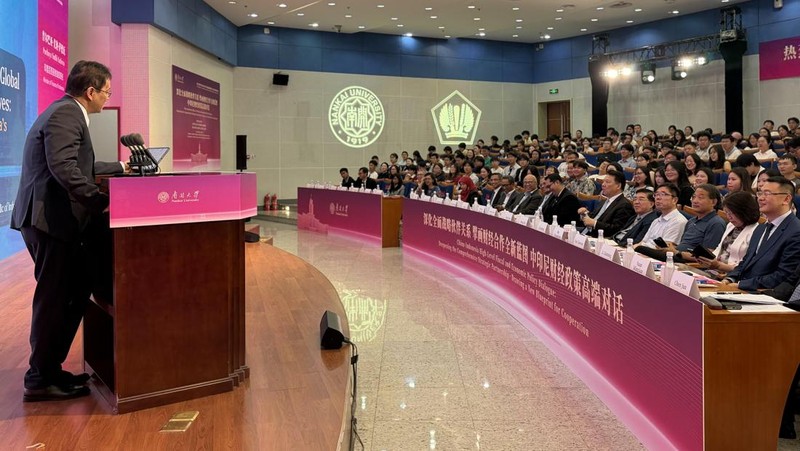 Menteri Keuangan Purbaya Yudhi Sadewa memberikan kuliah umum di Nankai University, Tianjin, China, Sabtu (20/6/2026). (Dok. Kemenkeu)
