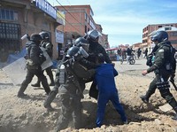 Pemerintah Bolivia mengambil langkah drastis untuk menghadapi krisis yang terus membesar setelah Presiden Rodrigo Paz pada Sabtu (20/6/2026) waktu setempat mengumumkan status keadaan darurat nasional. (REUTERS/Claudia Morales)