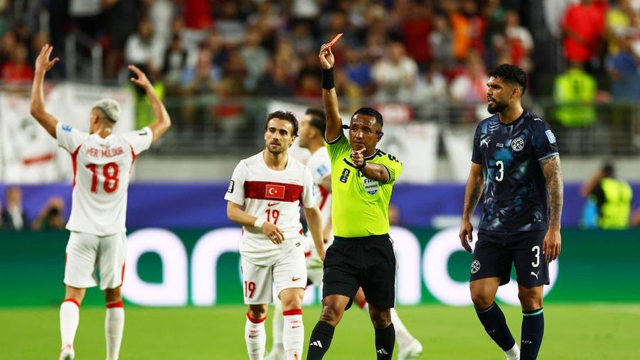 Turki kalah dari Paraguay 0-1 pada matchday kedua Grup D Piala Dunia 2026, Sabtu (20/6/2026) siang WIB. Paraguay main dengan 10 orang sejak akhir babak pertama karena Almiron kena kartu merah. (REUTERS/Carlos Barria)