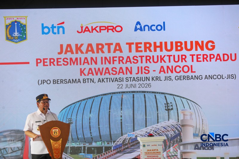 Rangkaian gerbong KRL Commuter Line tiba di Stasiun Jakarta International Stadium (JIS), Jakarta, Senin (22/6/2026). (CNBC Indonesia/Faisal Rahman)