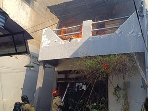 Rumah Lantai 2 di Petemon Surabaya Terbakar, Bocah 4 Tahun Tewas