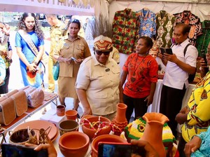 Wamendagri Ribka Buka Pasar Murah & Pameran UMKM di Papua