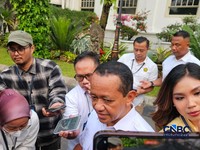 Menteri ESDM, Bahlil Lahadalia saat menyampaikan keterangan kepada media di Istana Negara, Jakarta, Senin (22/6/2026). (CNBC Indonesia/Emir Yanwardhana)