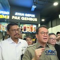 Menteri Perdagangan (Mendag) Budi Santoso saat pembukaan cabang Ayam Gepuk Pak Gembus Spot Plus di Tebet, Jakarta, Senin (22/6/2026). (CNBC Indonesia/Martyasari Rizky)