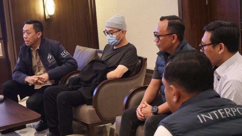 Polri melalui Divisi Hubungan Internasional (Divhubinter) Polri berhasil memulangkan buronan Interpol Red Notice (IRN) warga negara Indonesia (WNI) atas nama Michael Steven dari Kerajaan Maroko melalui mekanisme ekstradisi. (Dok. DIVHUBINTER POLRI)