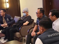 Polri melalui Divisi Hubungan Internasional (Divhubinter) Polri berhasil memulangkan buronan Interpol Red Notice (IRN) warga negara Indonesia (WNI) atas nama Michael Steven dari Kerajaan Maroko melalui mekanisme ekstradisi. (Dok. DIVHUBINTER POLRI)