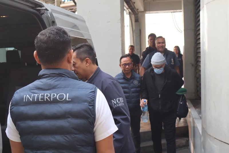 Polri melalui Divisi Hubungan Internasional (Divhubinter) Polri berhasil memulangkan buronan Interpol Red Notice (IRN) warga negara Indonesia (WNI) atas nama Michael Steven dari Kerajaan Maroko melalui mekanisme ekstradisi. (Dok. DIVHUBINTER POLRI)
