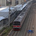 Rangkaian gerbong KRL Commuter Line tiba di Stasiun Jakarta International Stadium (JIS), Jakarta, Senin (22/6/2026). (CNBC Indonesia/Faisal Rahman)