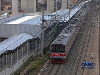 Rangkaian gerbong KRL Commuter Line tiba di Stasiun Jakarta International Stadium (JIS), Jakarta, Senin (22/6/2026). (CNBC Indonesia/Faisal Rahman)