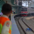 Rangkaian gerbong KRL Commuter Line tiba di Stasiun Jakarta International Stadium (JIS), Jakarta, Senin (22/6/2026). (CNBC Indonesia/Faisal Rahman)
