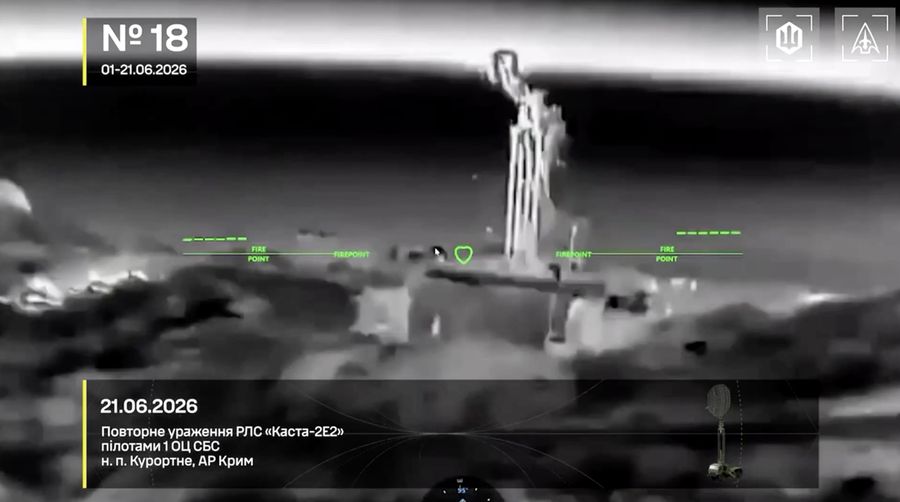 Serangan drone Ukraina kembali mengguncang wilayah yang dikuasai Rusia, dengan sasaran fasilitas energi dan transportasi di Krimea dan wilayah selatan Rusia. Citra satelit menunjukkan tangki penyimpanan di Kerch, Krimea, mengalami kerusakan signifikan setelah dihantam serangan pada Minggu (21/6/2026).