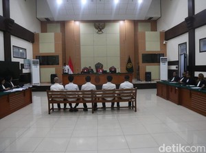 Video Sidang Vonis 2 Terdakwa Culik-Bunuh Kacab Bank Ditunda