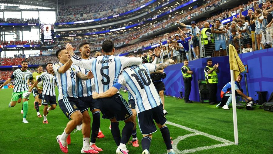 Argentina memuncaki klasemen sementara Grup J Piala Dunia 2026 usai mengalahkan Austria di Stadion AT&T, Senin (22/6) atau Selasa (23/6/2026) WIB. (REUTERS/Kai Pfaffenbach)