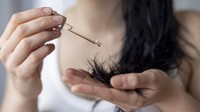 Rambut Rontok Coba Segala Cara? Kenali Dulu Mekanisme Hair Tonic yang Kamu Pakai 