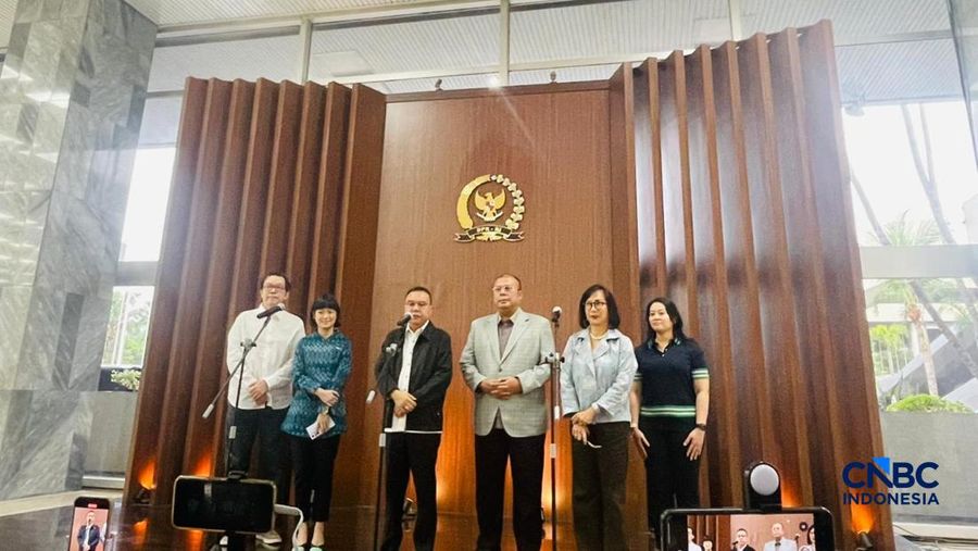 Konferensi pers terkait transportasi online di Gedung Nusantara III, kompleks parlemen, Senayan, Jakarta Pusat, Selasa (23/6/2026). (CNBC Indonesia/Romys Binekasri)