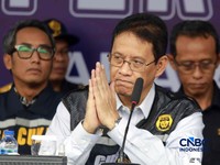 Menkeu RI Purbaya Yudhi Sadewa dalam konferensi pers Penindakan Bea Cukai Berupa Peti Kemas berisi pakaian bekas diBuffer Area TPS CDC Banda, Jalan Banda No.1, Tanjung Priok, Kota Jakarta Utara, Selasa, (23/6/2026). (CNBCIndonesia/Muhammad Sabki)