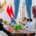 Presiden Prabowo Subianto memimpin rapat terbatas bersama sejumlah menteri Kabinet Merah Putih di Istana Merdeka, Jakarta, pada Senin (22/6/2026). (Tangkapan layar sekretariat.kabinet)